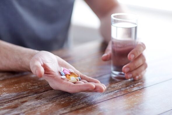 Einnahme von Pillen gegen Papillome